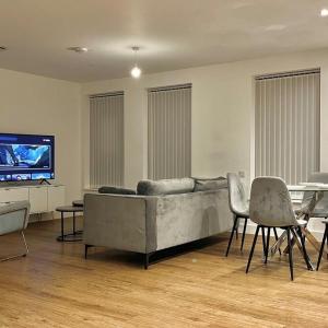 Modern And Chic 2 Bedroom Apartment - JQ