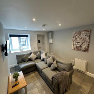 8 Eyre Square Lane