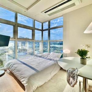 3 minutes from Myeongdong Subway Station, 3 minutes walk from Seoul Station, Creator's House, Panoramic City View, Clean Accommodation
