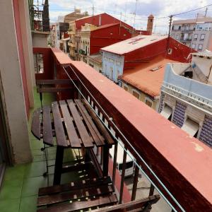 2 Bed Apartment, Great Location, 500M from Beach