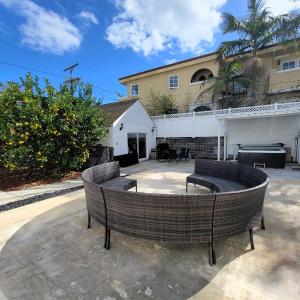 Spacious 5BR Private Home 5 minutes to Rodeo Drive with Hot Tub Spacious Backyard Parking