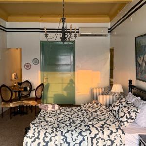Retro Nile View apartment
