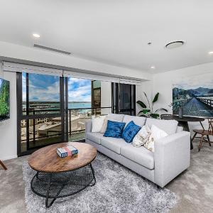 QV Stays Central Stunner with Harbour Views