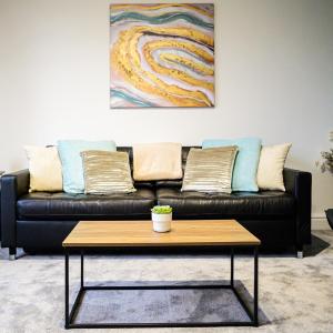 Aqua Springs, 2 BR, Sofa Bed, Sleeps 6, 1st floor apartment, near Didsbury