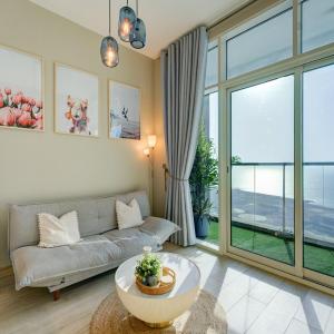 HiGuest - New! Stunning sea view studio, Balcony, Pool