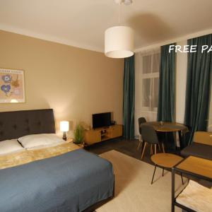 Cozy, Small, NEW with FREE Parking