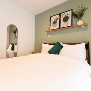 Vibrant Studio at Loxwood House