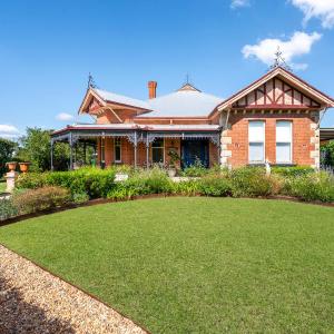 Luxury at Lauralla - An Elegant Victorian Escape