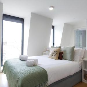 Amazing Stylish Studio Apt w AC Balcony Elevator