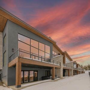 Modern Ski-In/Out Home in Brian Head w/ Deck