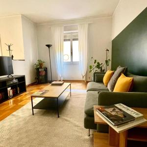 Downtown Milan Chic Apartment - Quiet Retreat with Free WIFI & Air Conditioning