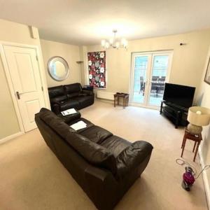 Swindon Central Home with Free Parking