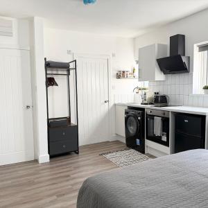 Modern Central Studio in Old Street 5