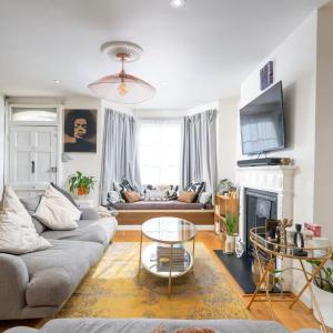Charming Two-Bedroom in Shepherds Bush