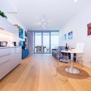 Waterfront Luxury, 1BR, FREE Parking, AC, NETFLIX & WIFI By Tilo Lux
