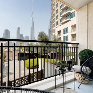 Luxury 1 Bed Apartment with Burj Khalifa Views