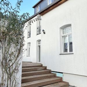 Stylische Messewohnung mit Garten & Parkplatz