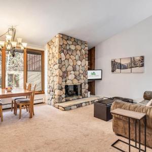 Downtown Vail Village Perfect Location Fireplace