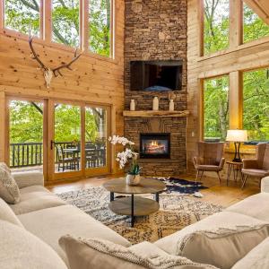 Eagle Nest Lodge Hot Tubs & Mountain Views