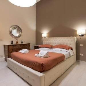 Historic Apartment Borgo Ognissanti, 8 Florence