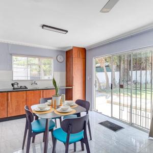 Three bedroom House in Randburg, with Solar Backup
