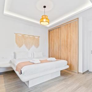 Andros Central & Luxury Home