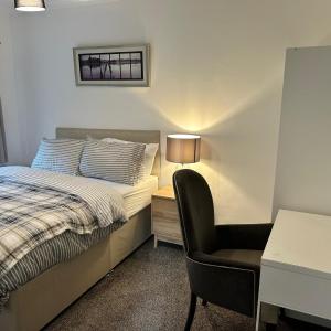 Double room near Queen Elizabeth hospital and University