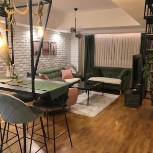 City View Duplex - Stylish 2BR Apartment with parking