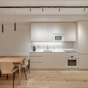 Stylish 5BR Flat with terrace