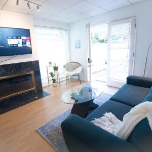King Oasis - steps to beach with garden patio!
