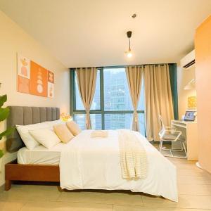 Prime BGC Condo: Uptown Mall & Hyatt #ournw21n