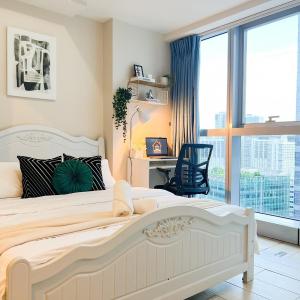 Upscale BGC Stay Near Mitsukoshi #upt130g