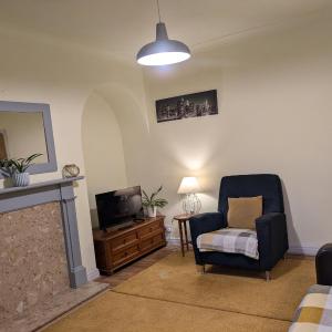Apartment with Outside Patio and Car Space
