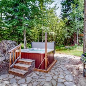 Huckleberry's Hideaway - Hot tub - WiFi - Fireplace - Parking - Clubhouse