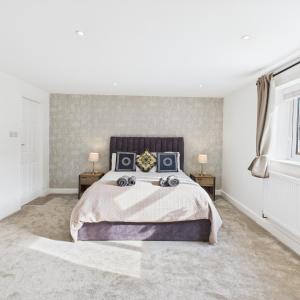 Central Guest Room - En-Suite Parking