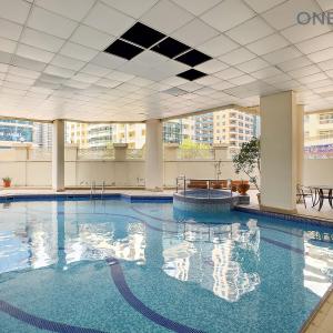 Cozy 2BR Apartment in Marina With Pool & Gym