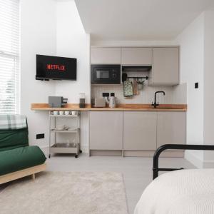 Independent Kitchen, Desk & Washer FreeParking