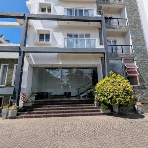 Luxury Urban Living 3BR 360Rooftop Pool & Gym