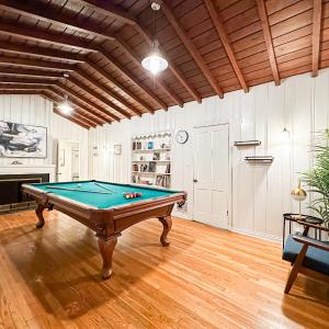 Elegant 4-Bedroom with Courtyard - WIL- BEV