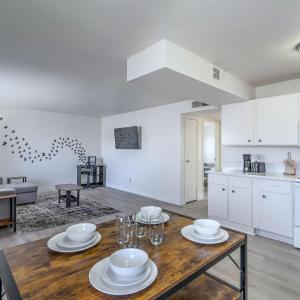 Vegas Getaway Near Strip! Sleeps 6!