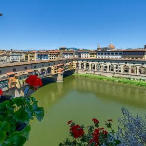 Wonderful terrace over Ponte Vecchio with elevator
