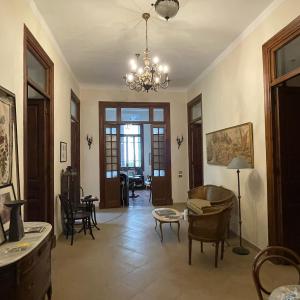 Lovely apartment in historic Garden City