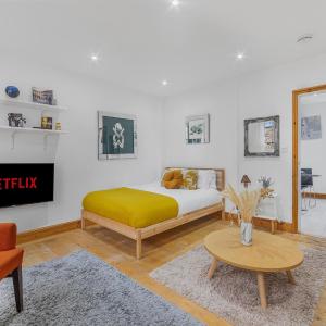 Studio Flat on London's Famous Brick Lane - Historic Location in the Heart of London's East End