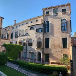 Palazzo Contarini Della Porta Di Ferro