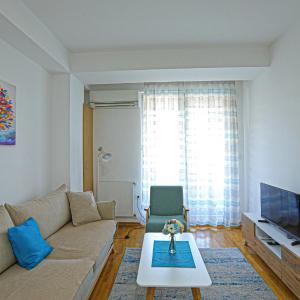 Riverside Charm Apartment