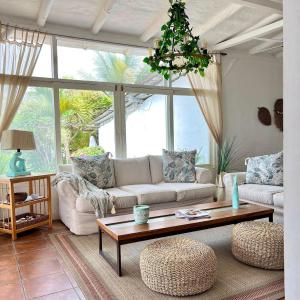 Casa del Mar - swimming pool and spectacular ocean views