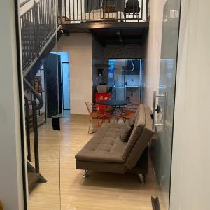 Loft sofisticado e bem localizado