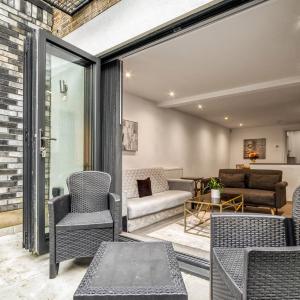 Stylish Beauty Ground Floor 1BR 1BA Private Garden