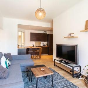 #37 1BDR Bagatelle, Promenade, sea front Balcony & AC