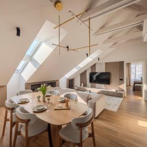 ᴄᴏʜᴏsᴛ I 2BD Penthouse Luxury-Designer Apt, CityCenter